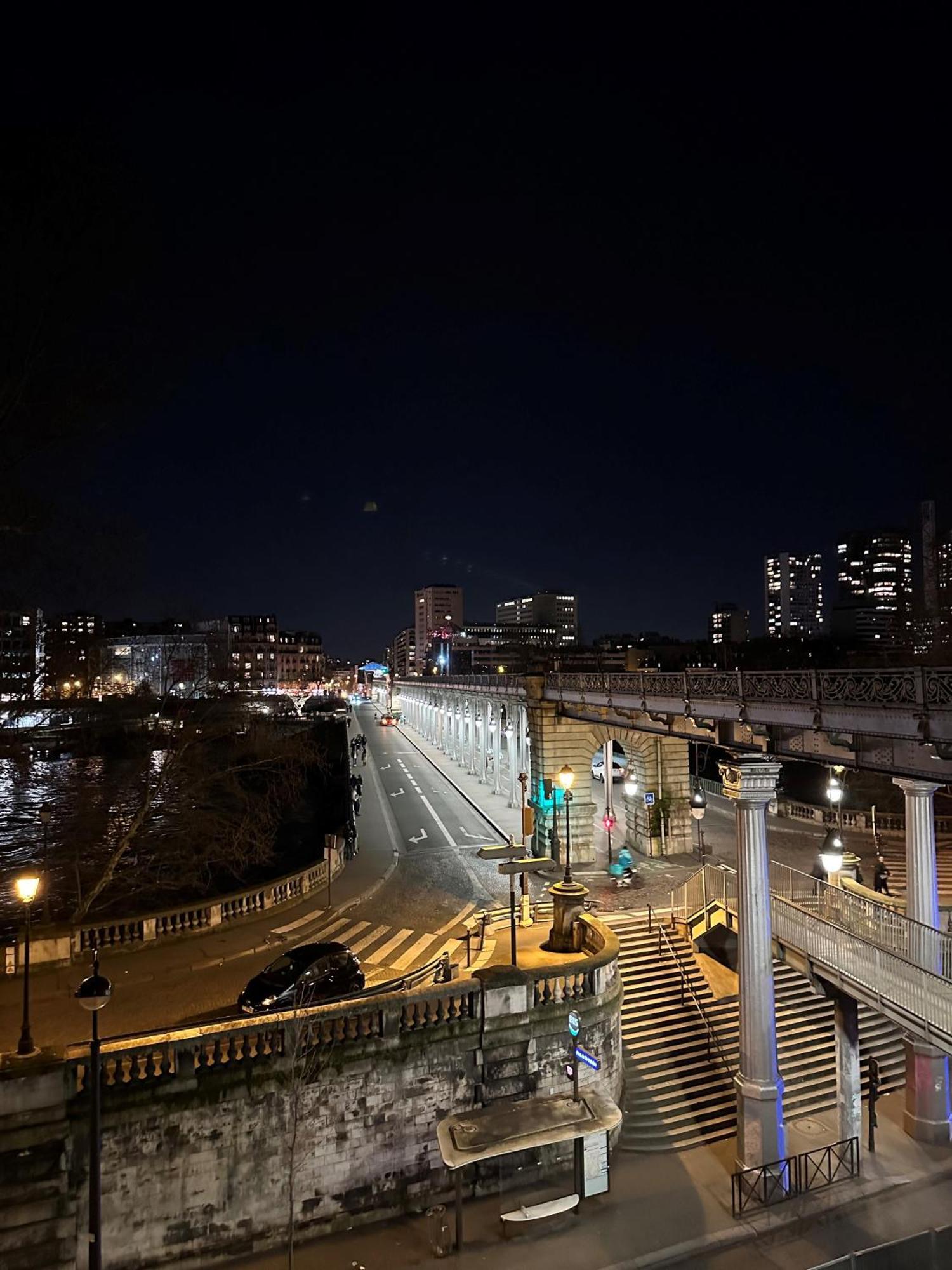 Sur Les Quais *