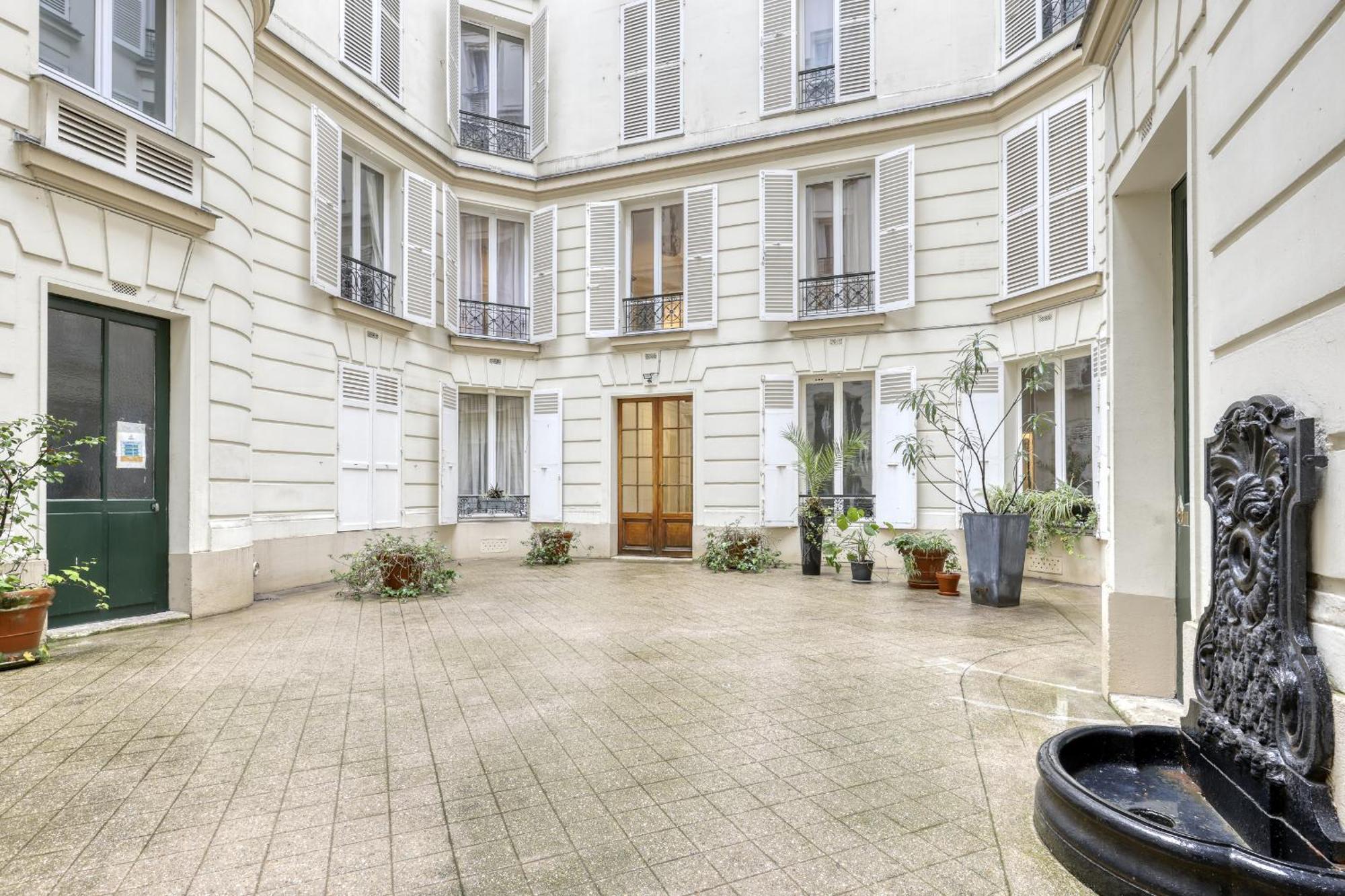 Perfect T2 At The Foot Of The Eiffel Tower-paris 7 Apartment *