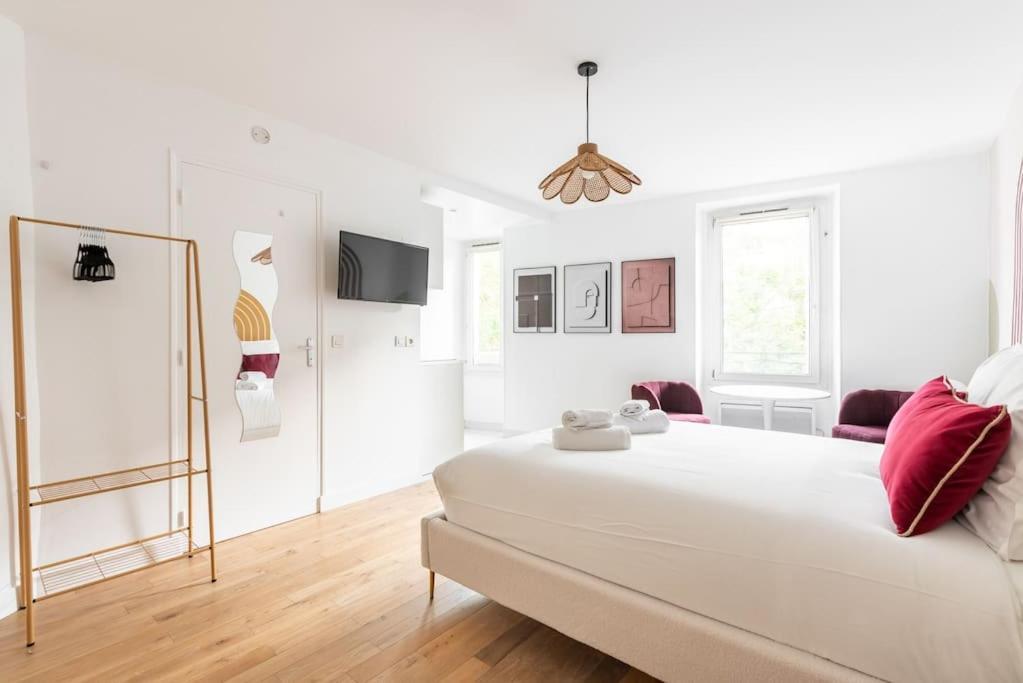 Appartement Place De La Nation - V *