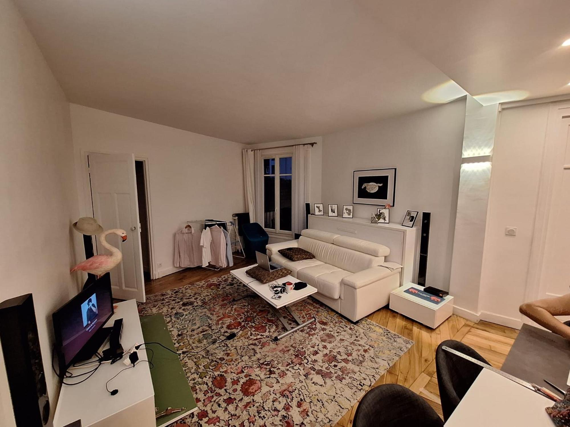 Read Well - Spare Double Bedroom In Cosy Close To Convention Center In 15th District Apartment *