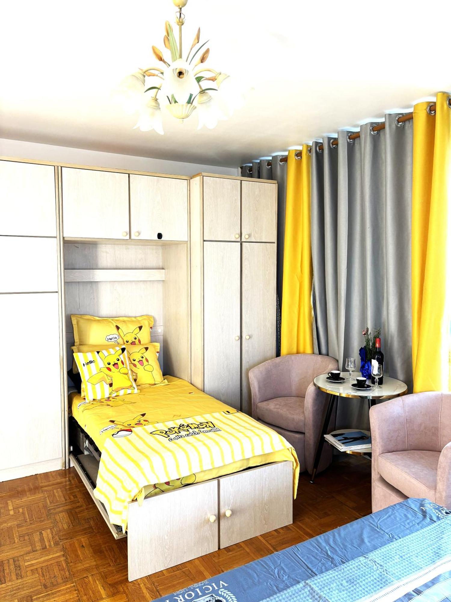 Arena Porte La Chapelle Homestay *