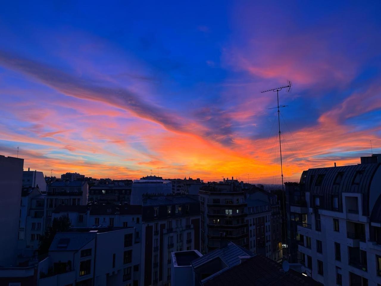 Buttes Chaumont - Free Parking Apartment