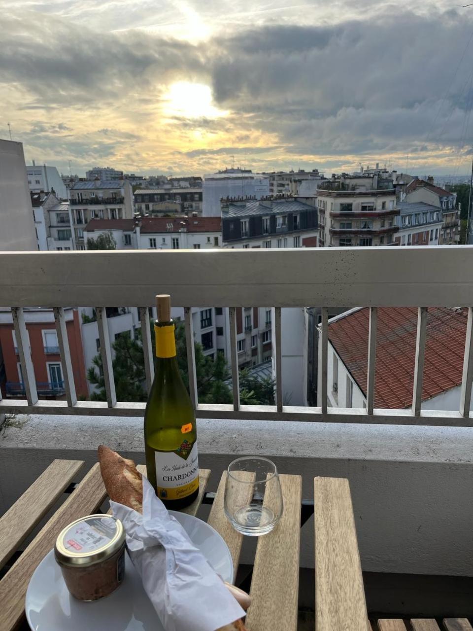 Apartment Buttes Chaumont - Free Parking Paris
