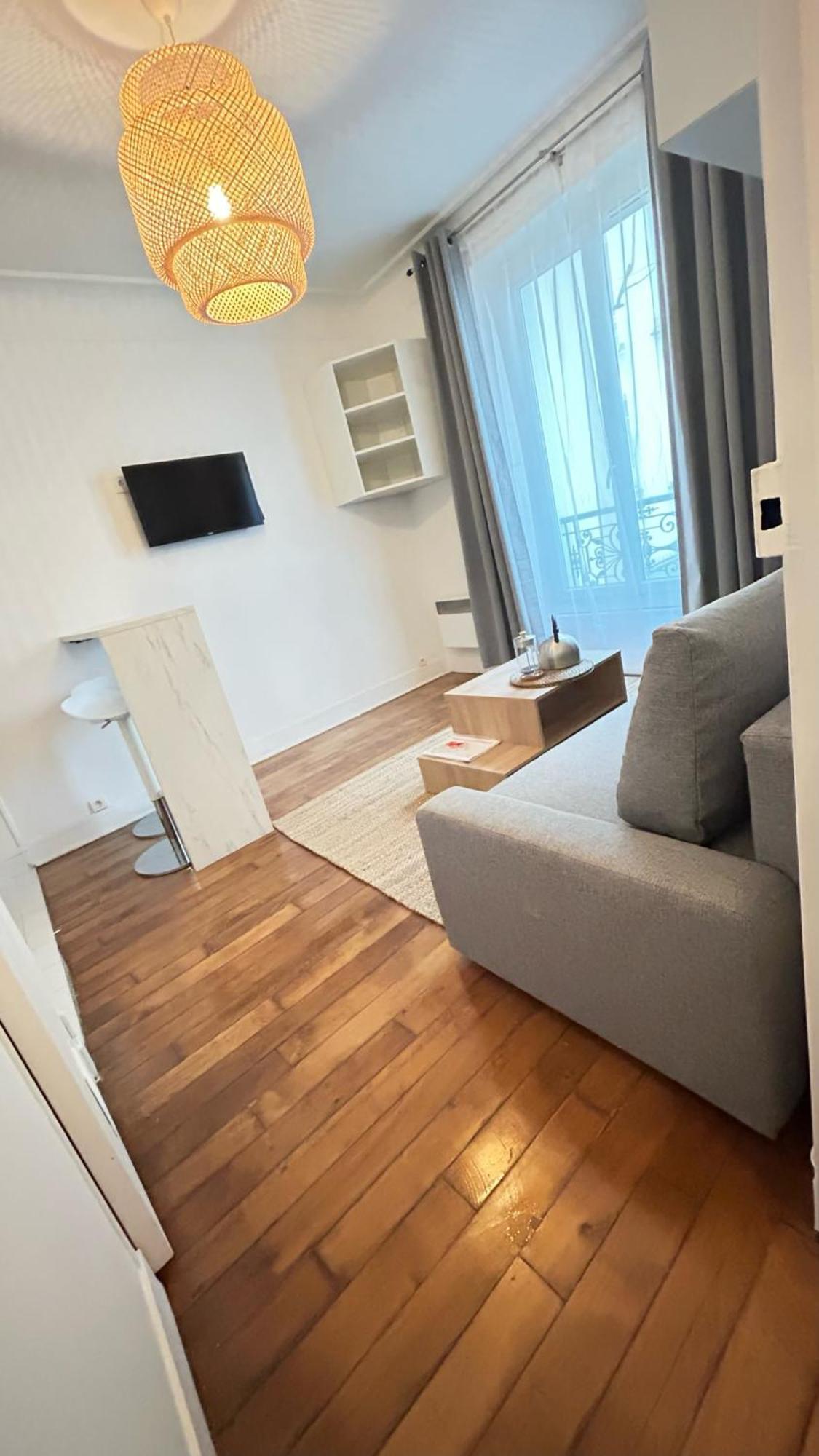 Coquet 14eme Apartment