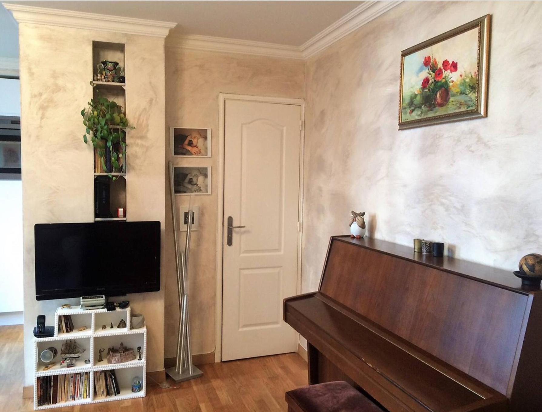 2 Pieces Lumineux Et Calme A Apartment Paris