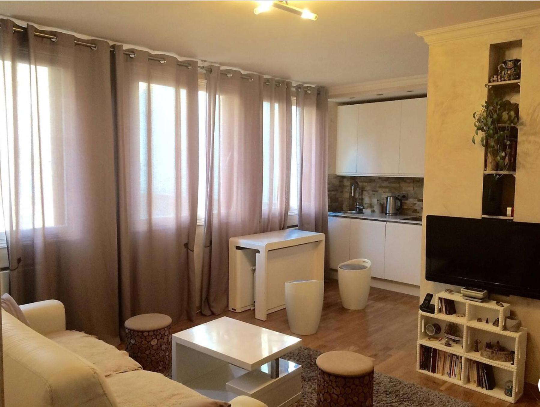 2 Pieces Lumineux Et Calme A Apartment Paris