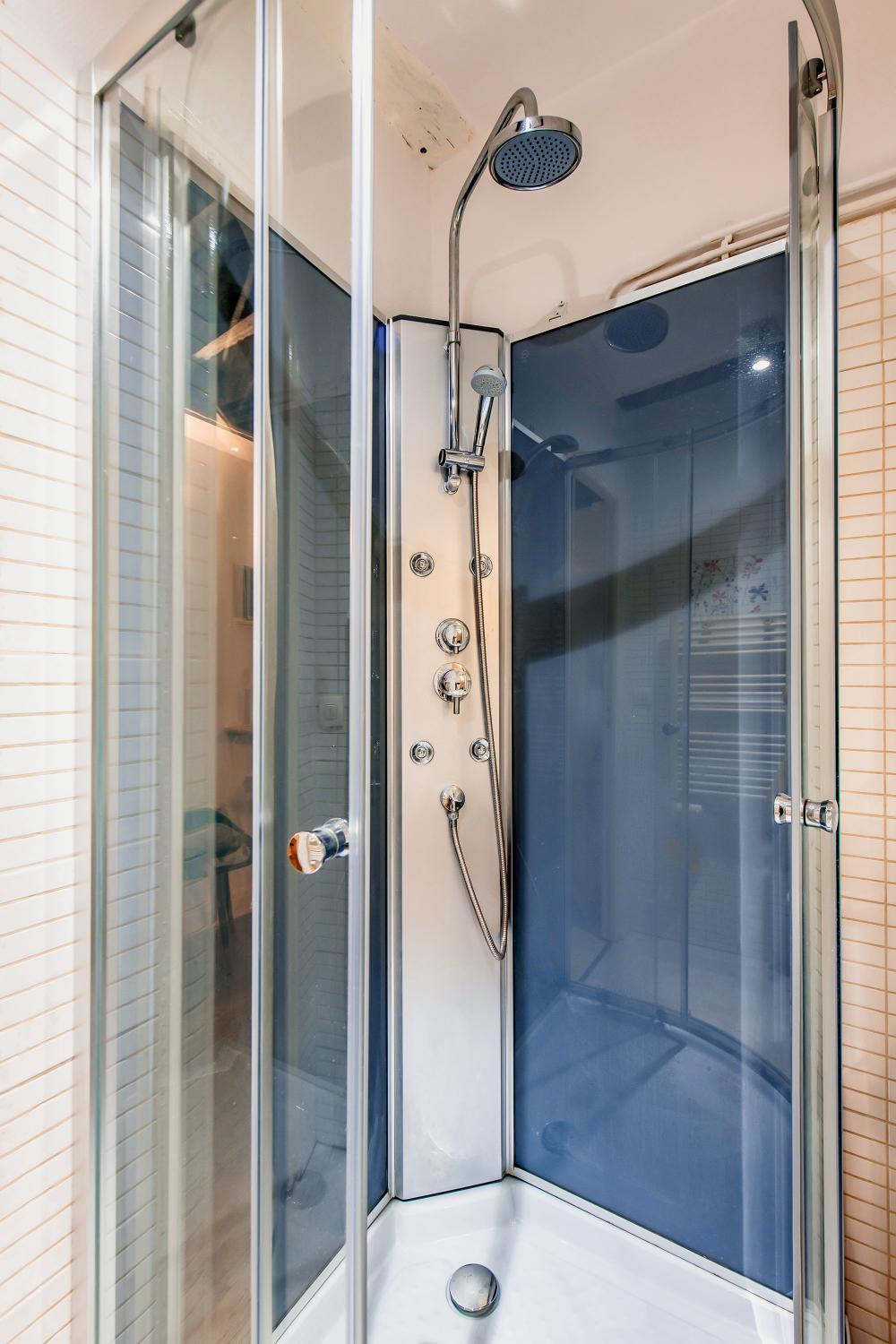 Amazing On The Prestigious Street Apartment
