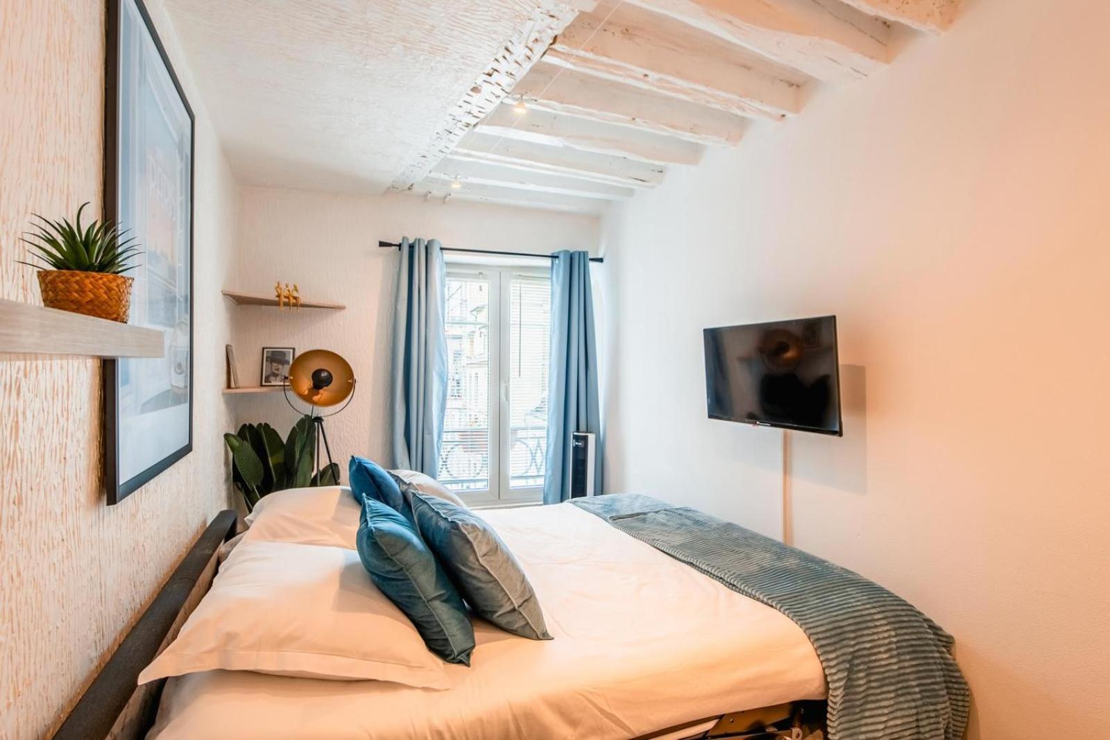 Amazing On The Prestigious Street Apartment *