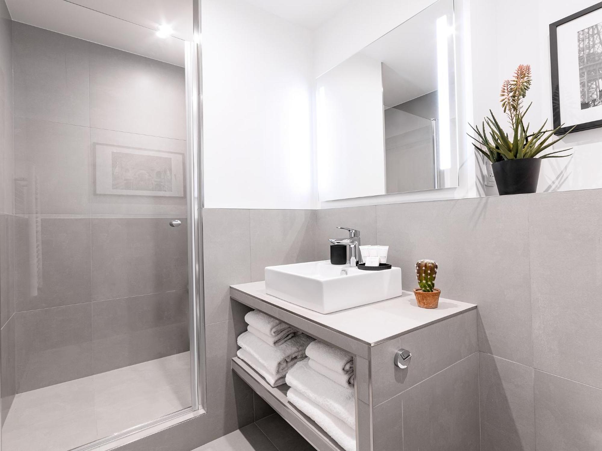Livinparis - Luxury A/c 3 Bedrooms Opera Iii Apartment Paris