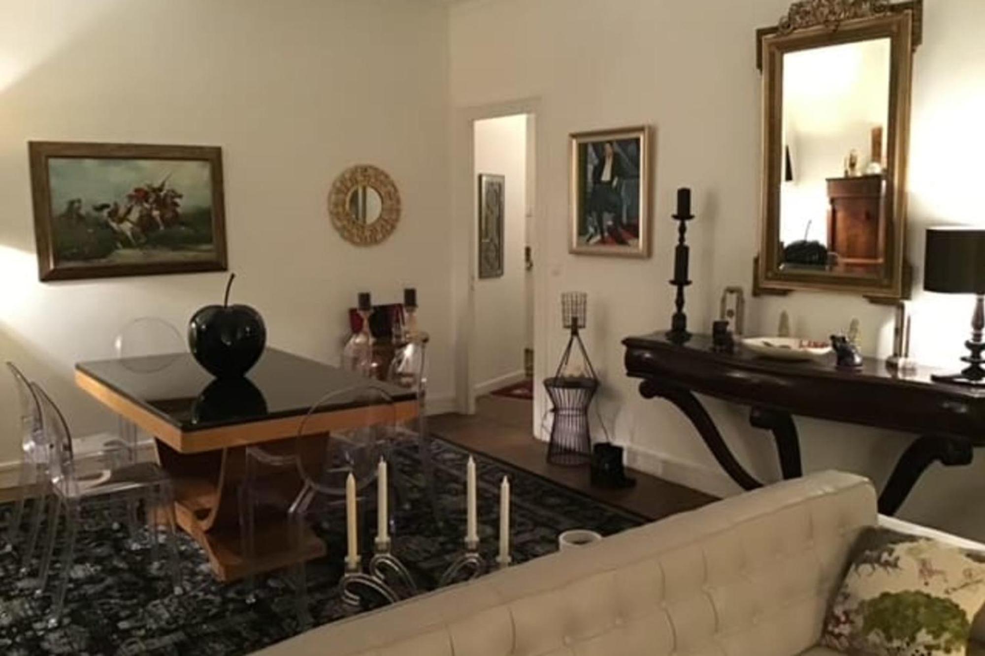 Charming With Eiffel Tower View Apartment