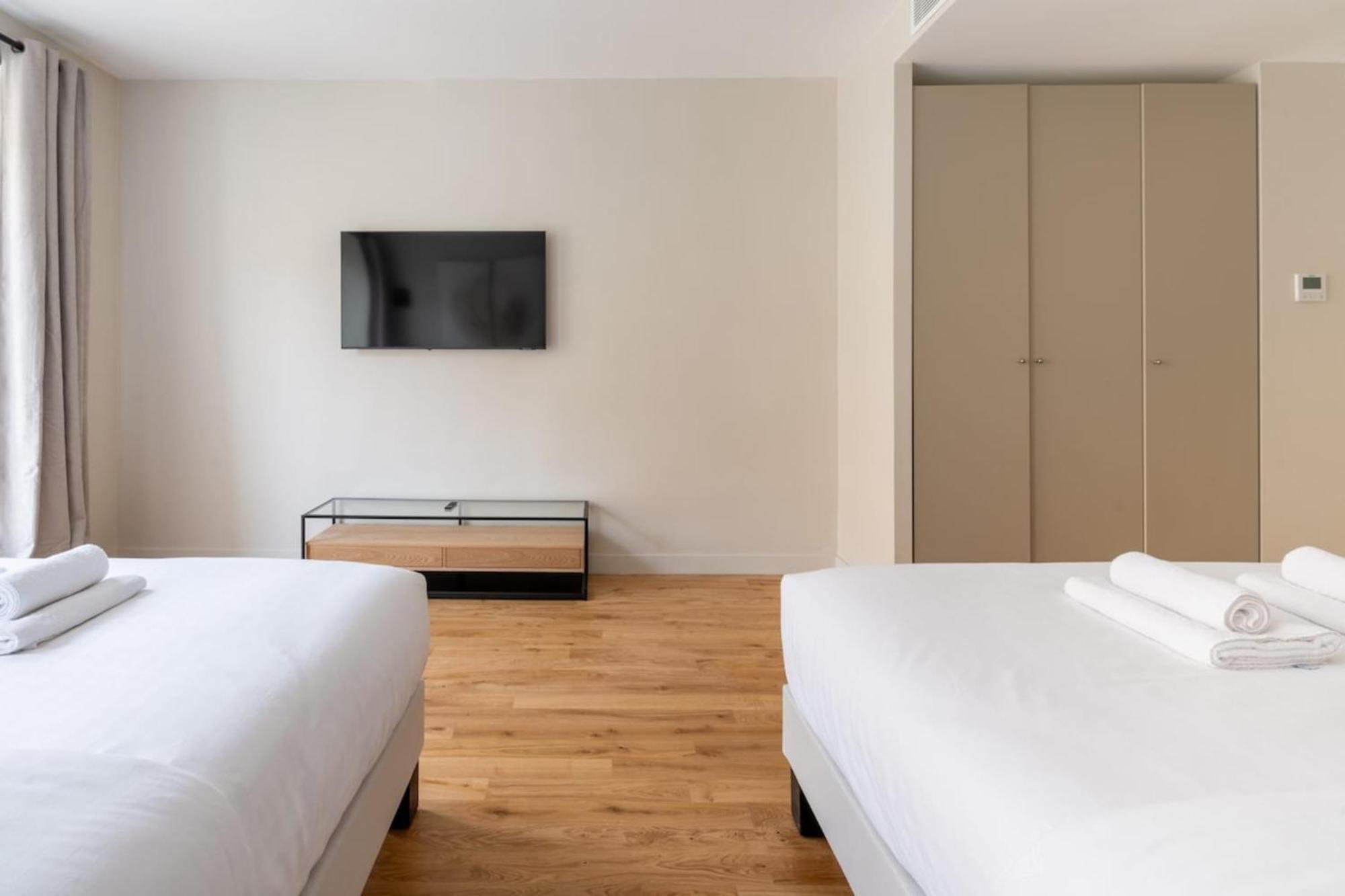 Luxe State Of The Art Near Montmartre Apartment