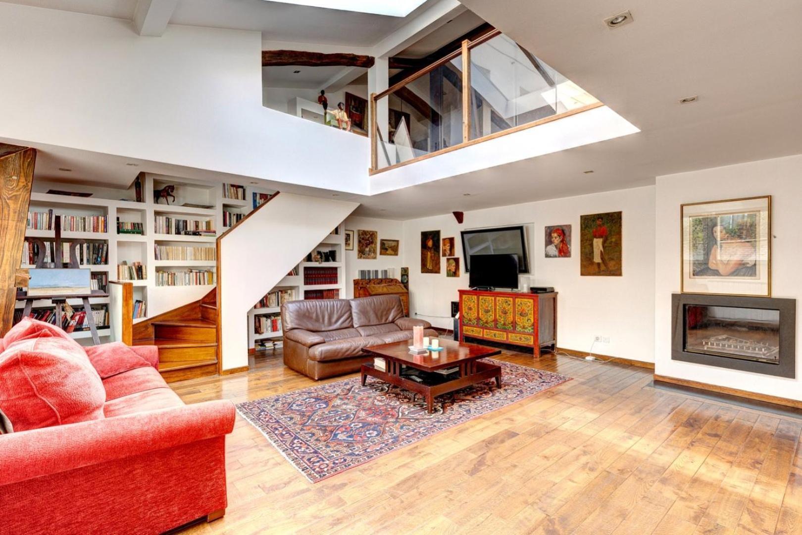 259 Suzy - Superb Duplex In * Paris