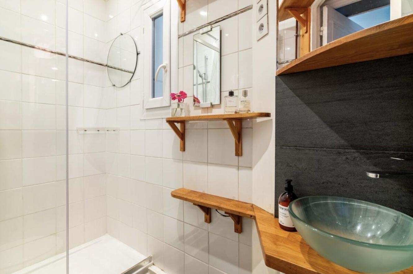 Apartment Spacious Bright In Montmartre Paris