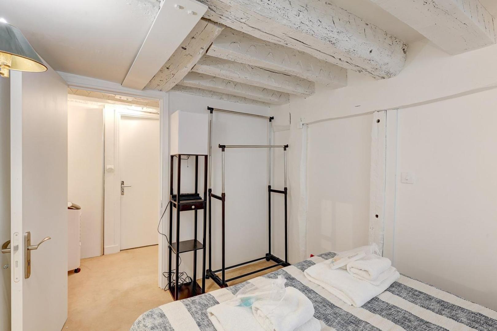 676 Noam - Elegant In Apartment *