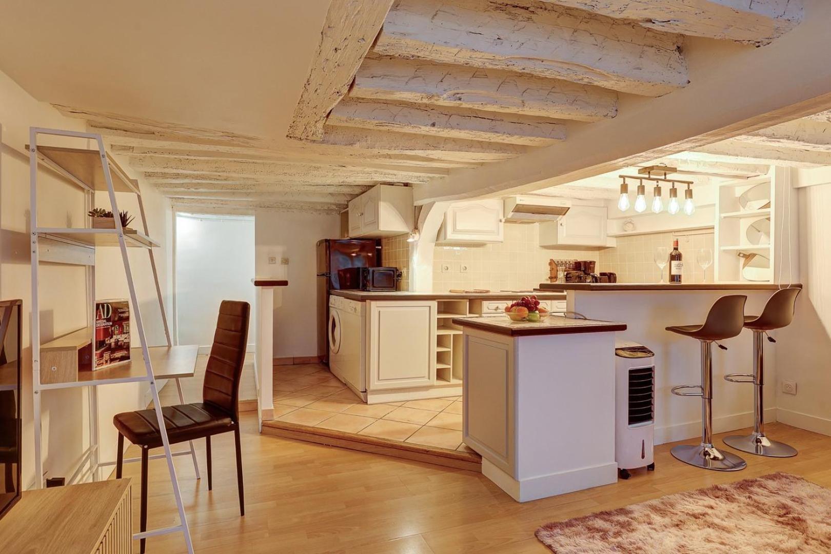 676 Noam - Elegant In * Paris