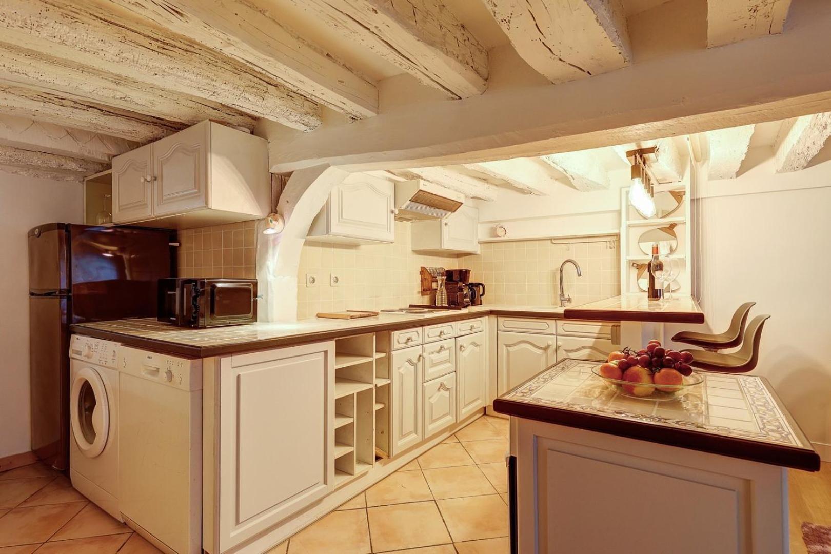 676 Noam - Elegant In Apartment *
