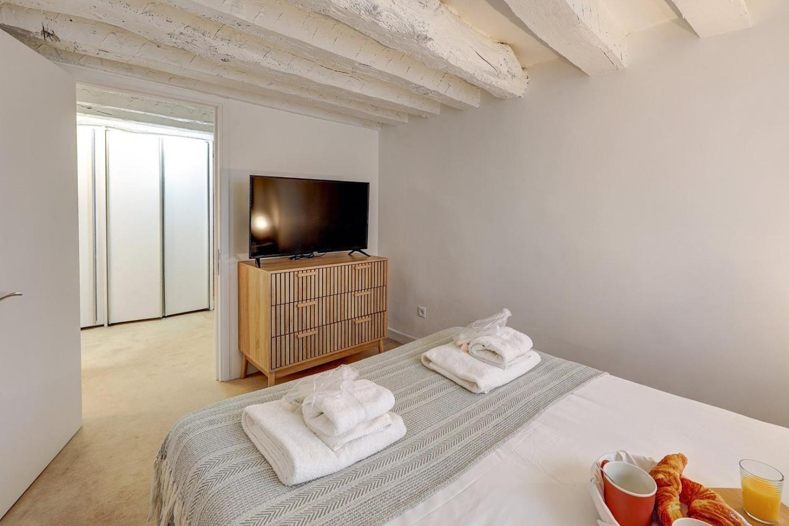 676 Noam - Elegant In Apartment Paris