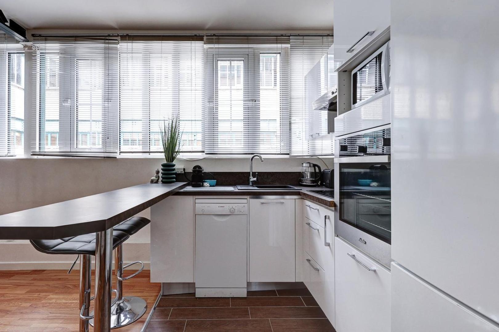 650 Julius - Superb In Apartment