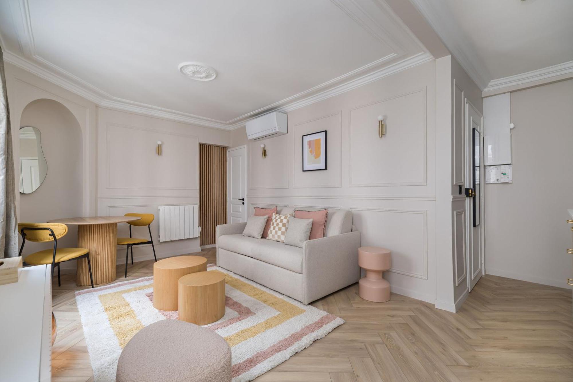 Apartment Poetic - Opera *