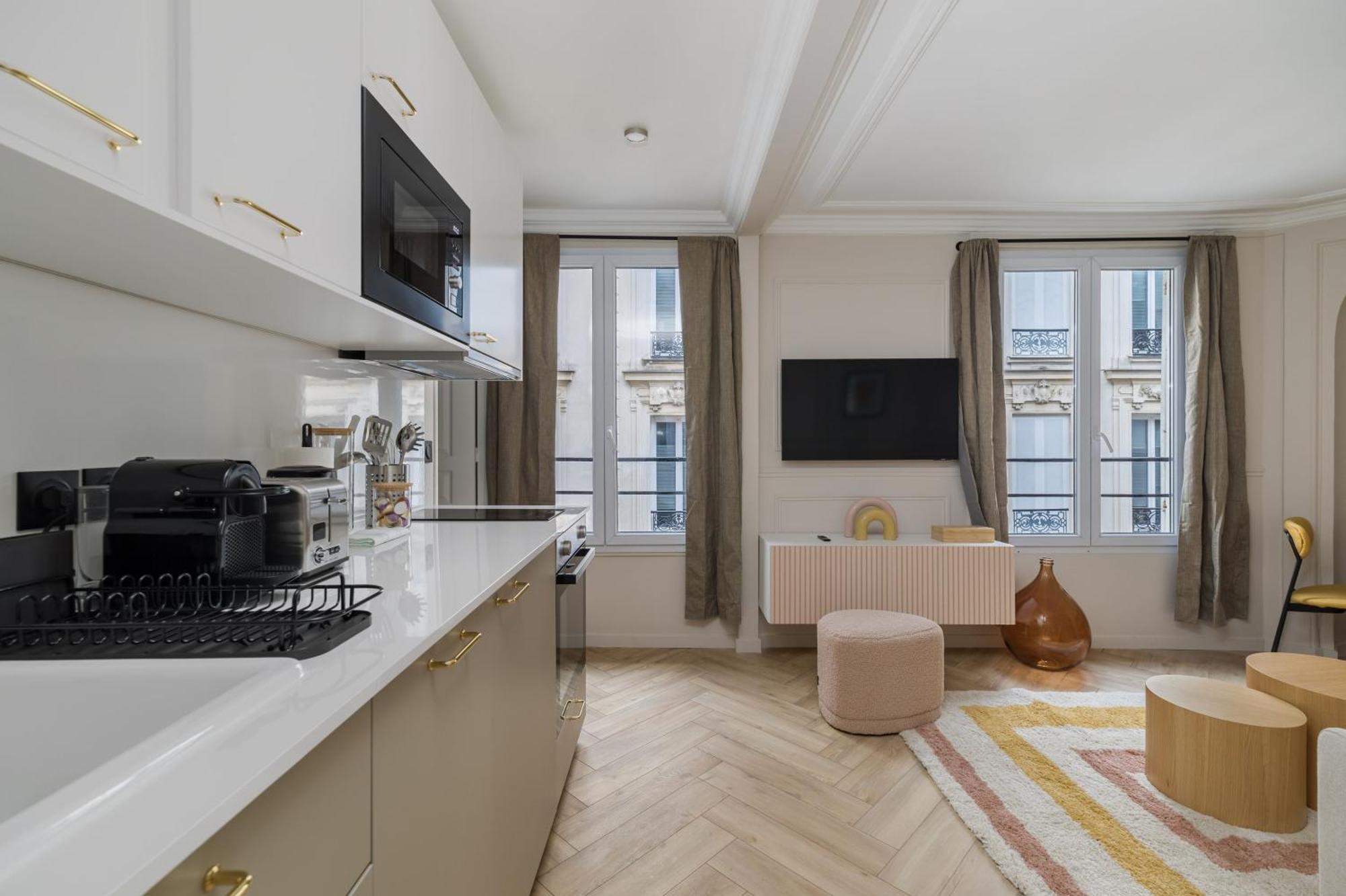 Apartment Poetic - Opera *