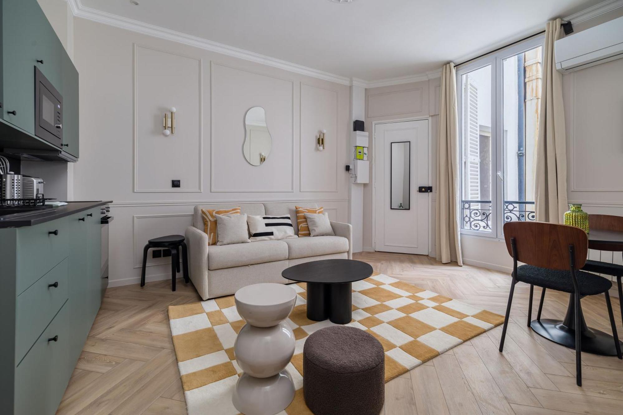 Apartment Poetic - Opera *
