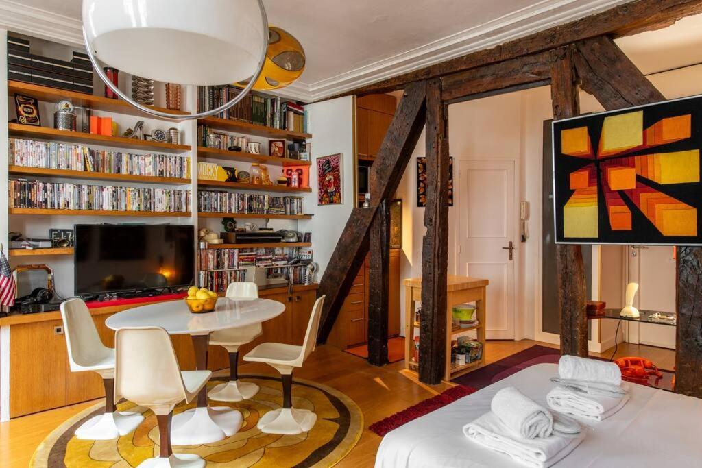 Lombards - Cozy In The Heart Of Place Du Chatelet. Paris