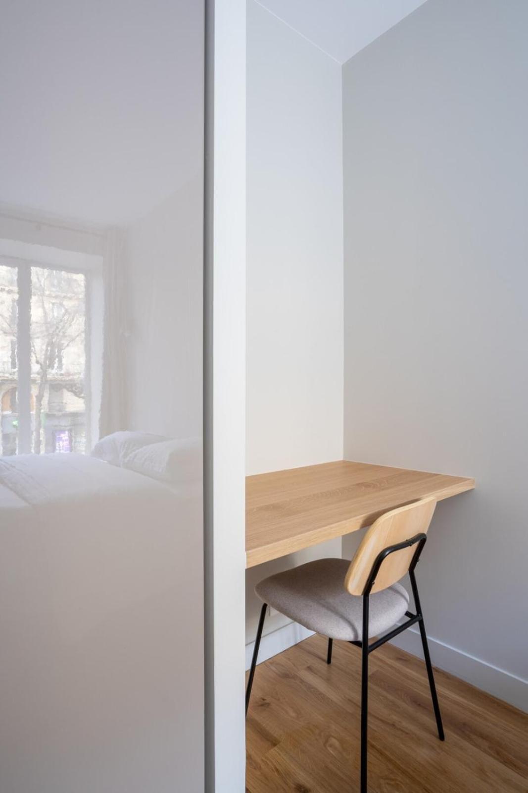 Beautiful Minimalist 1bd Near Montmartre Apartment *