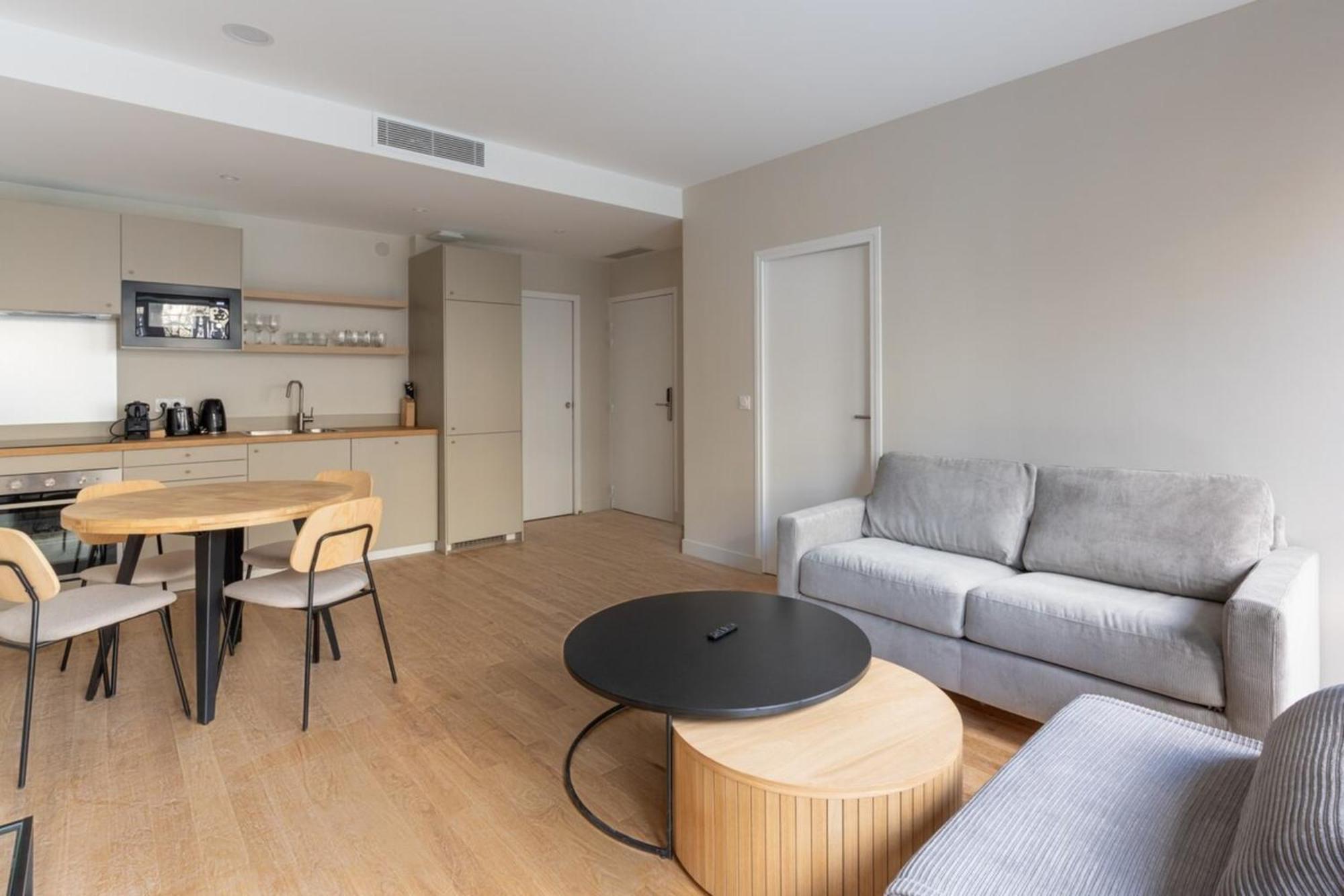 Beautiful Minimalist 1bd Near Montmartre * Paris