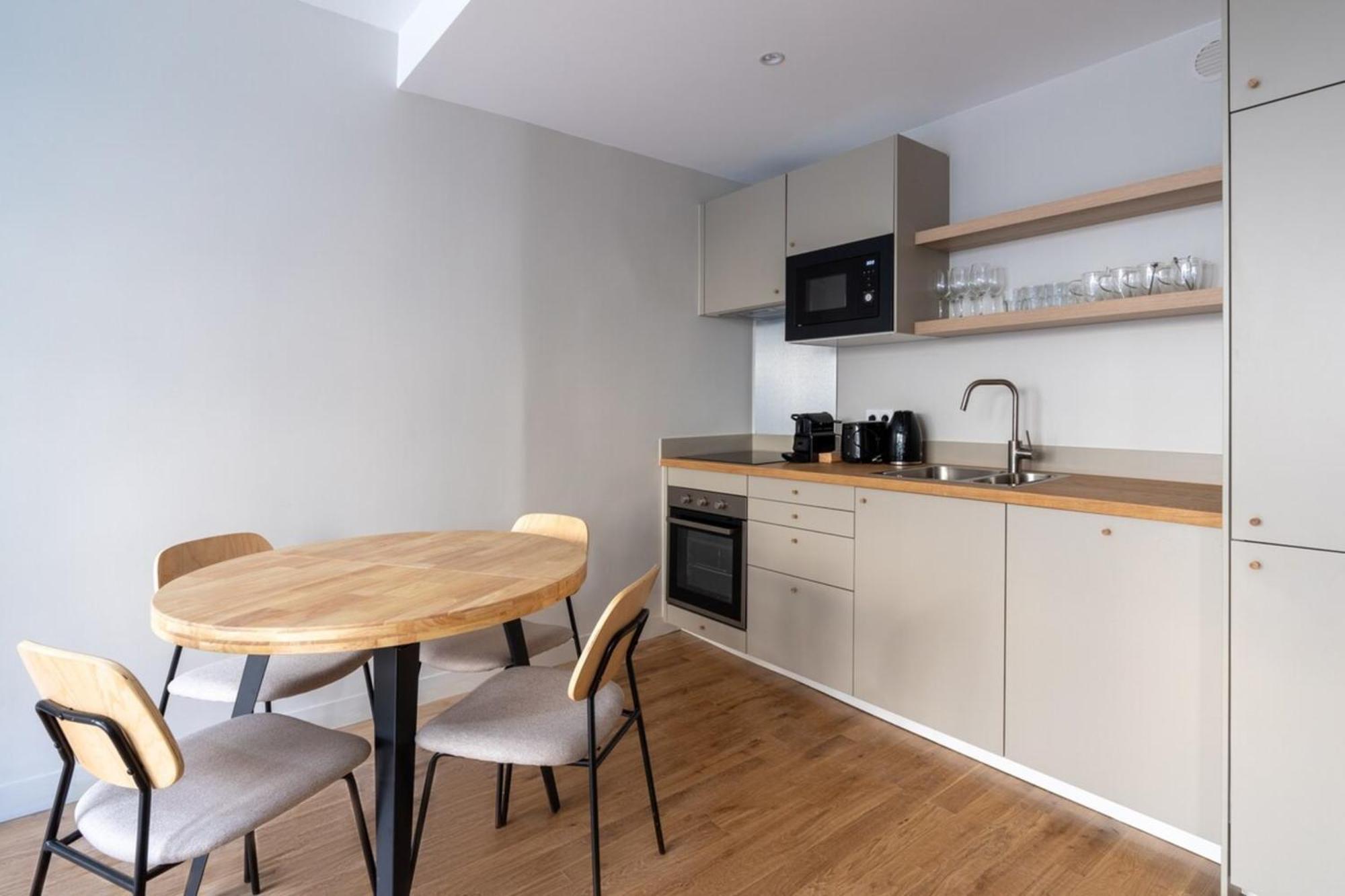 Beautiful Minimalist 1bd Near Montmartre * Paris
