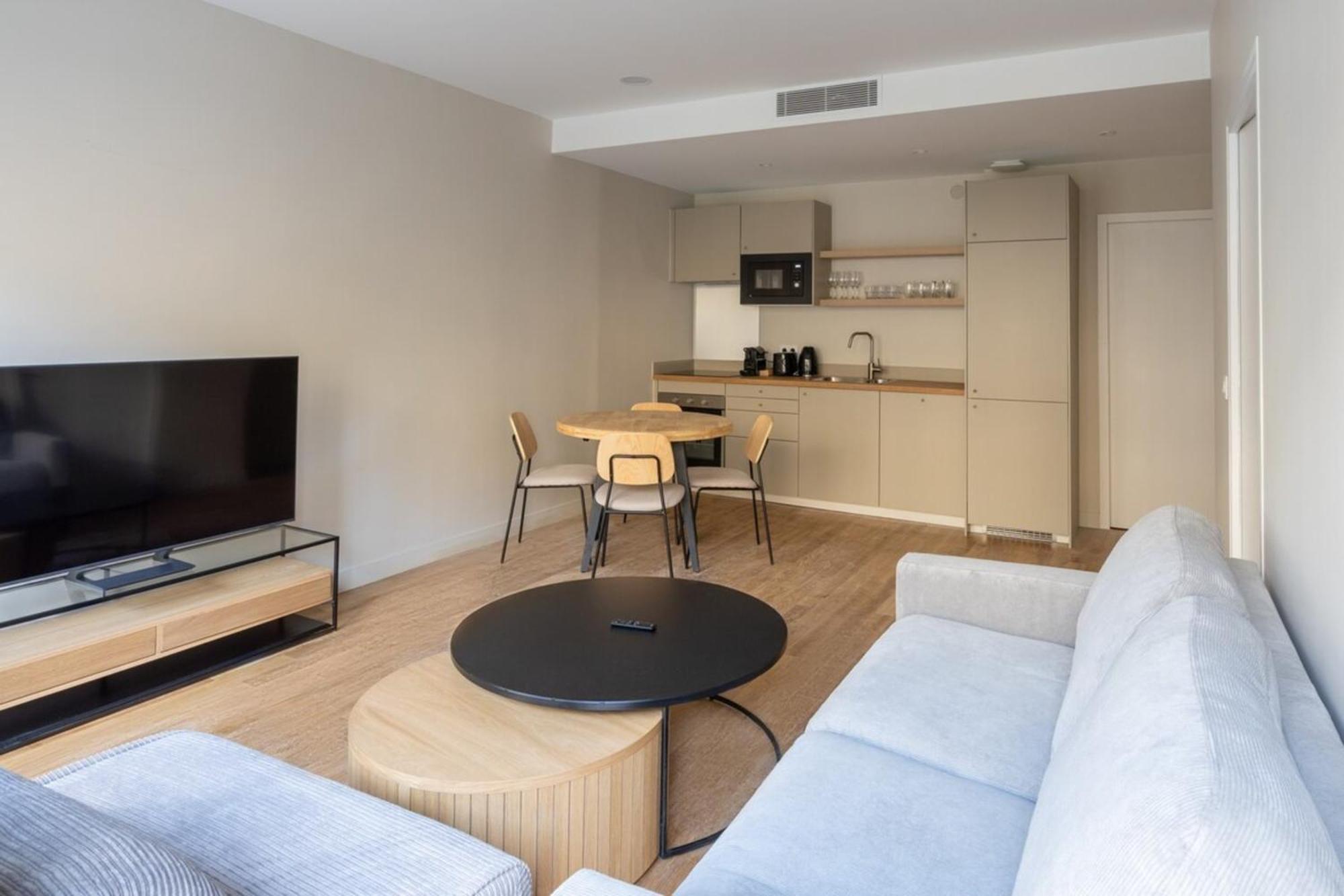 Beautiful Minimalist 1bd Near Montmartre Apartment