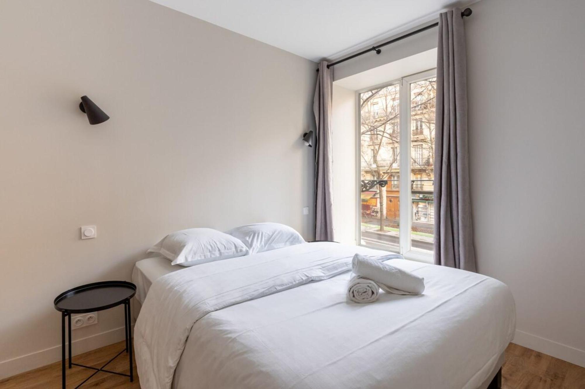 Beautiful Minimalist 1bd Near Montmartre Apartment Paris