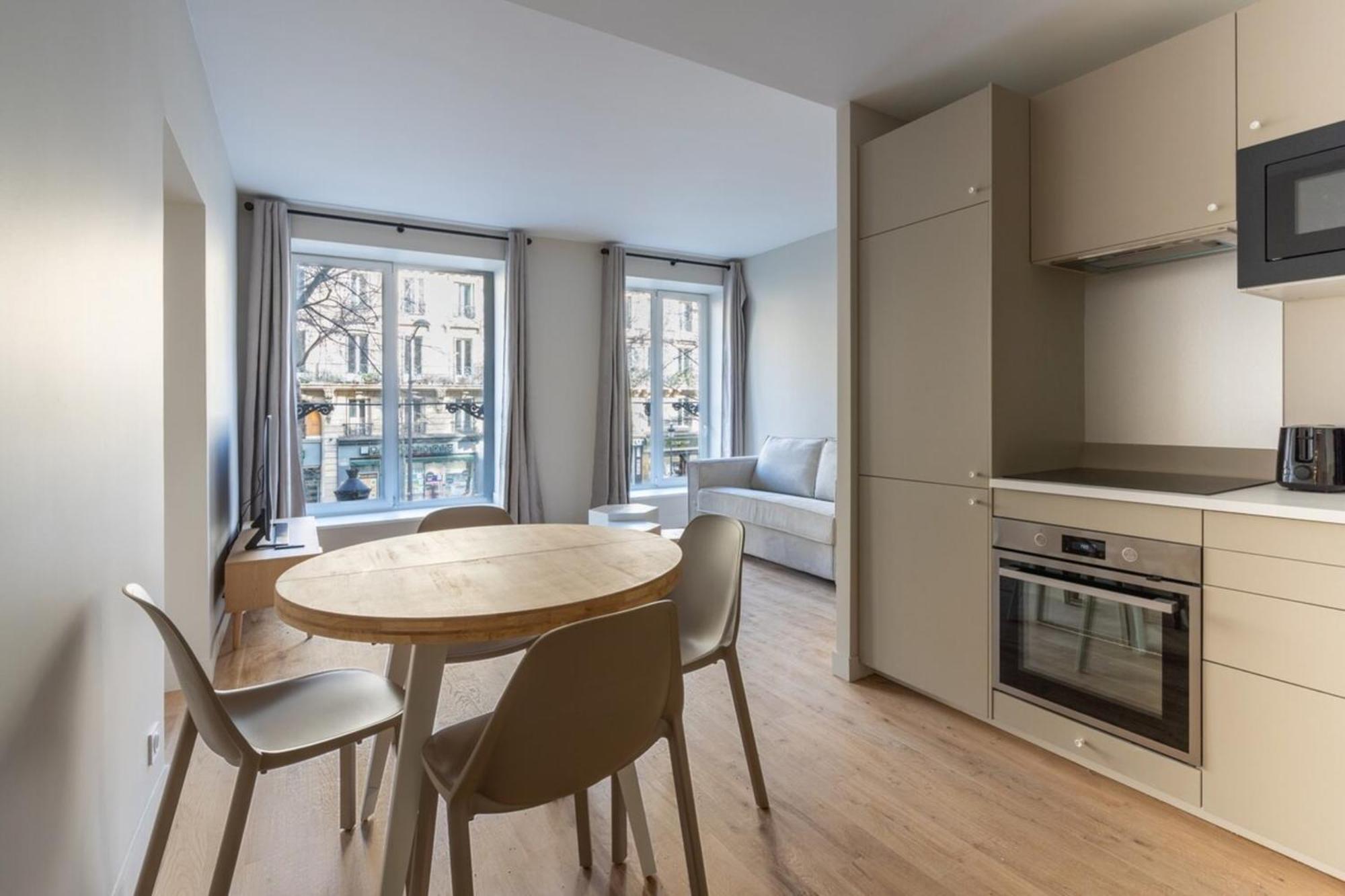 Modern Open-air Near Montmartre Apartment *