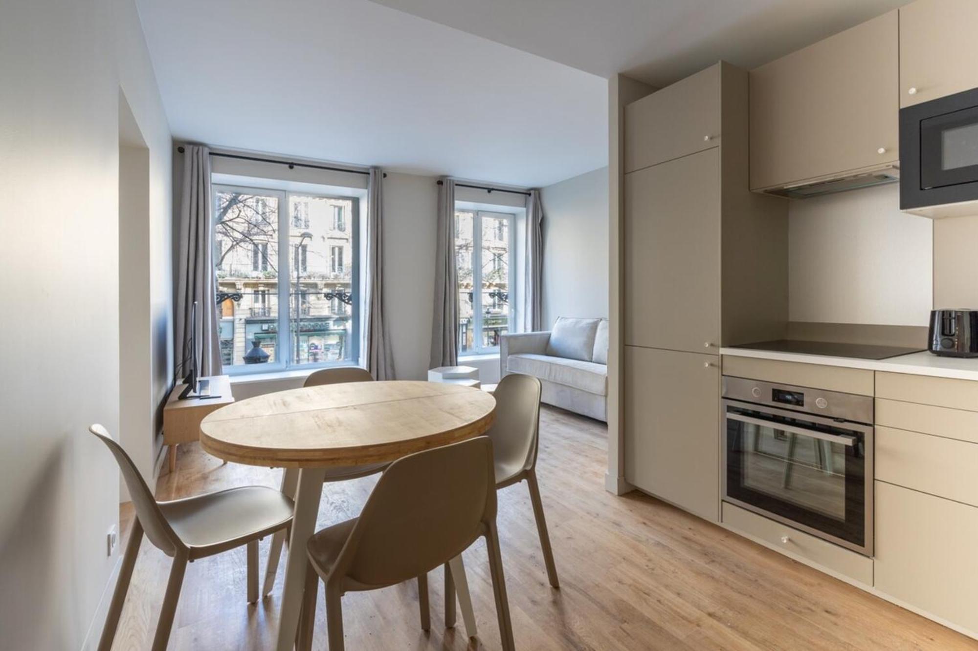 Modern Open-air Near Montmartre Apartment