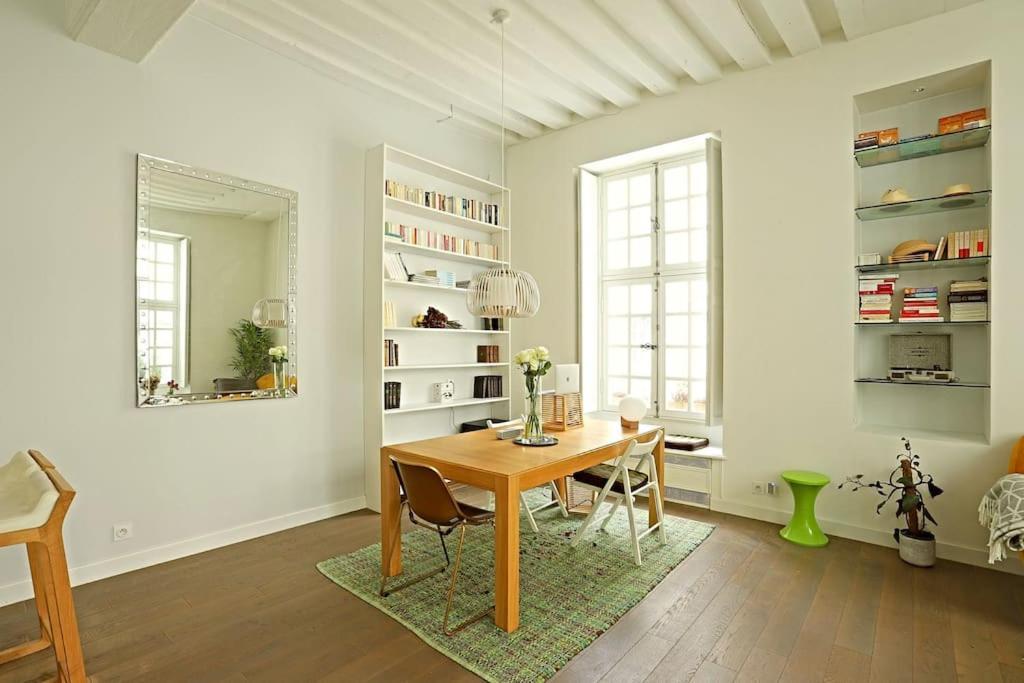 Luxurious In Le Marais Apartment Paris