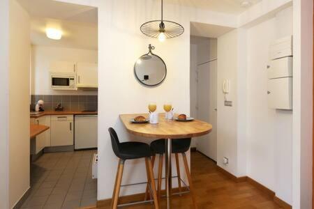 302 - Sejournez Dans Un De Charme A 5 - Flat-guest Apartment