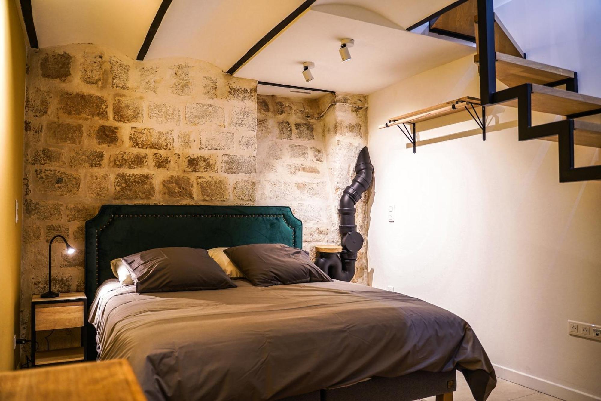 Charming Near Notre-dame *
