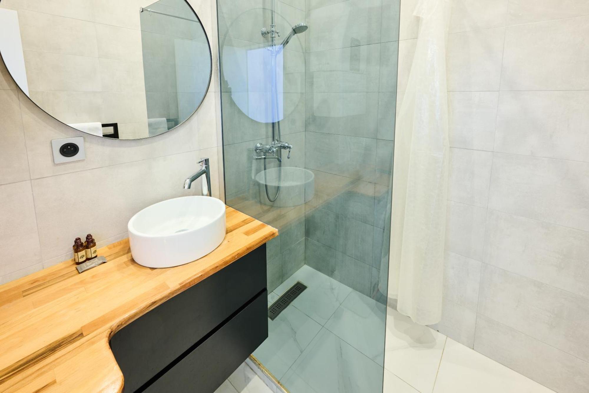 Apartamento Champs Elysees!montaigne, New Luxurious 6pers Flat Paris