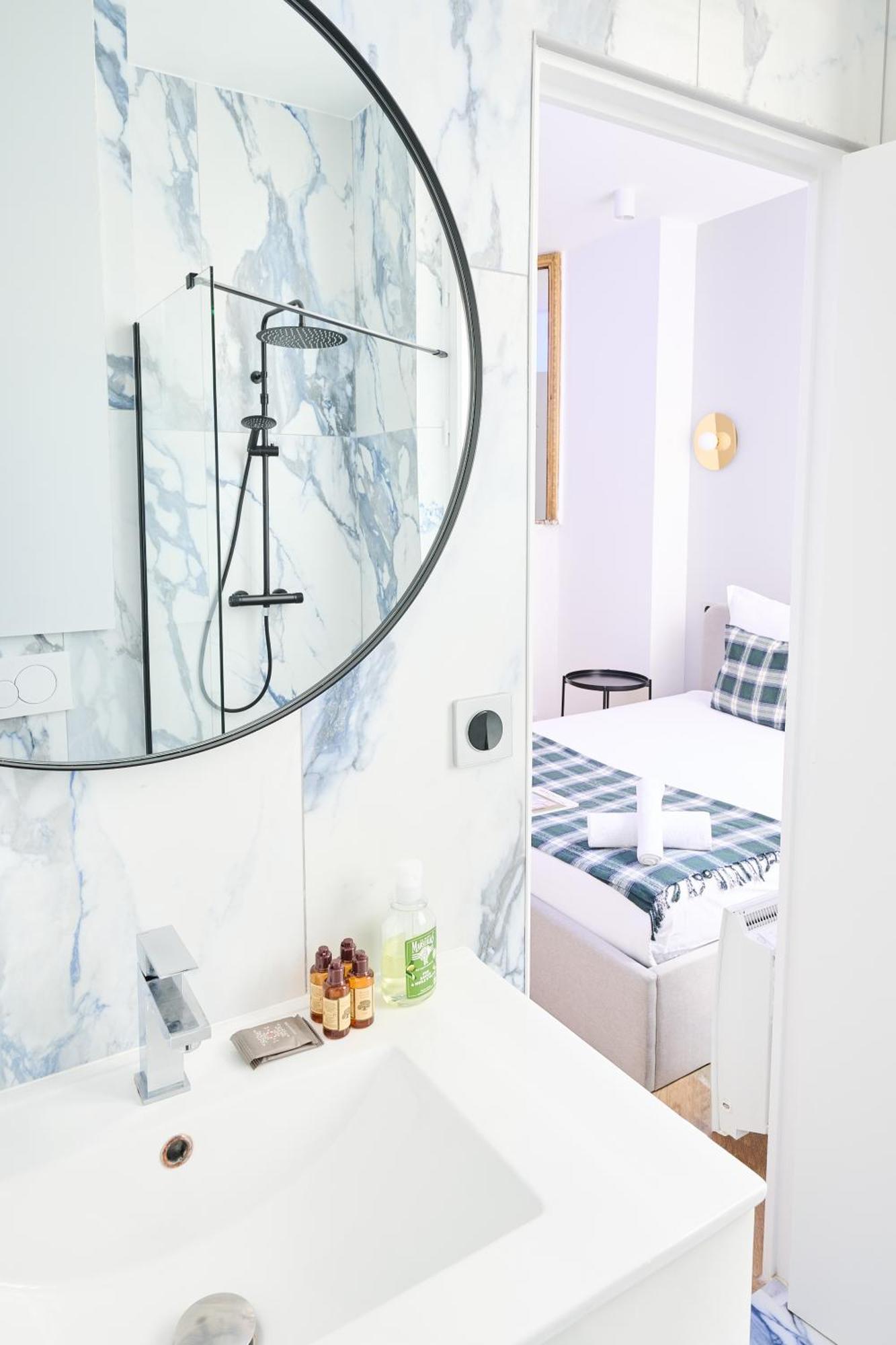 Champs Elysees!montaigne, New Luxurious 6pers Flat * Paris