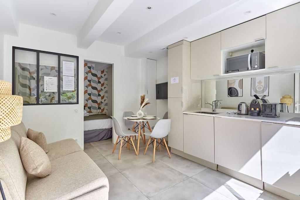 Apartment Le Marais Place Des Vosges By Prestige Paris