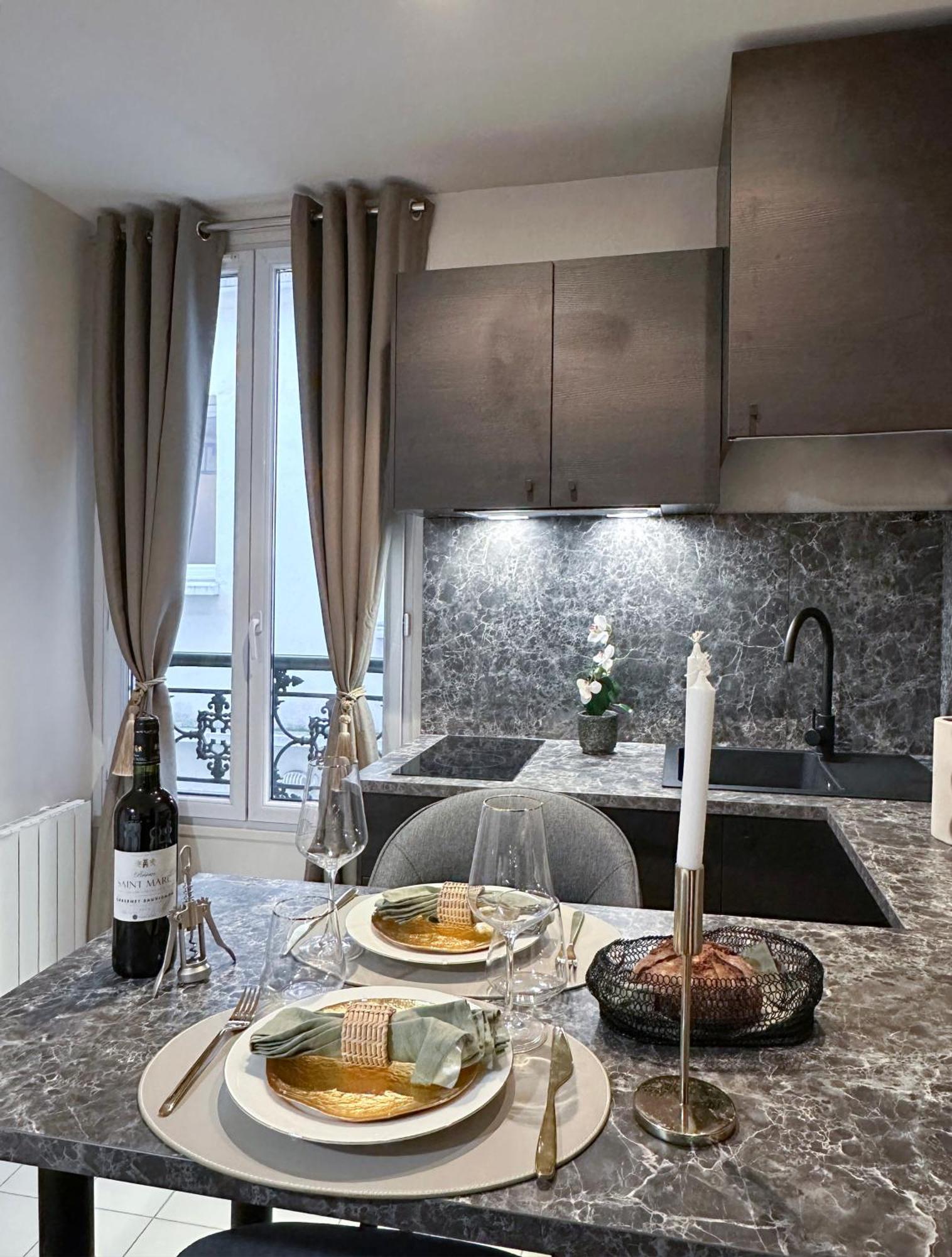 Peaceful In Apartment Paris
