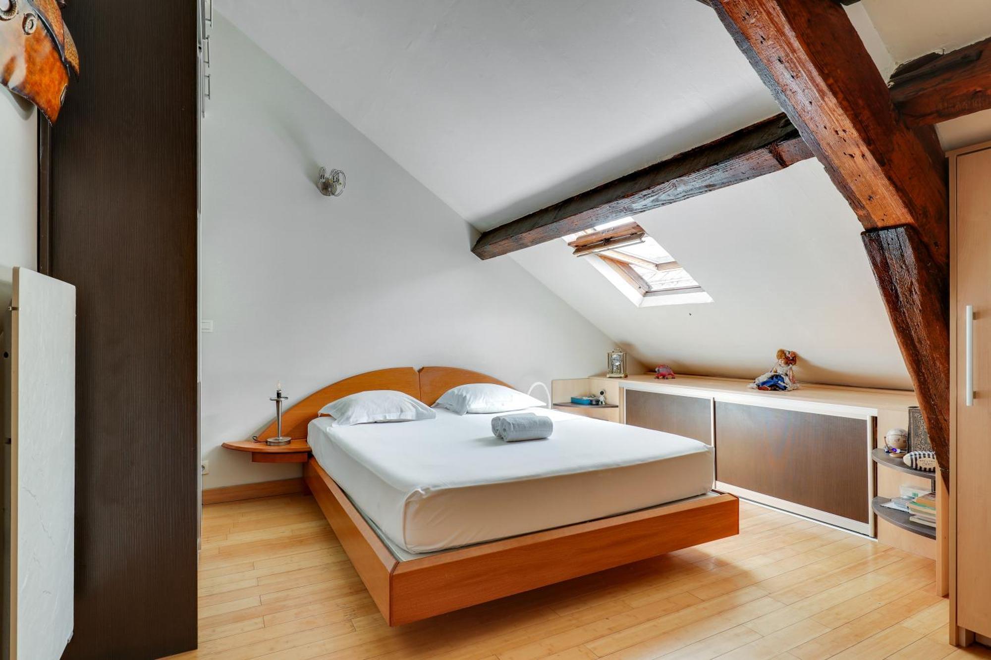 Apartment Duplex Calme Et Lumineux Au Coeur De Bastille