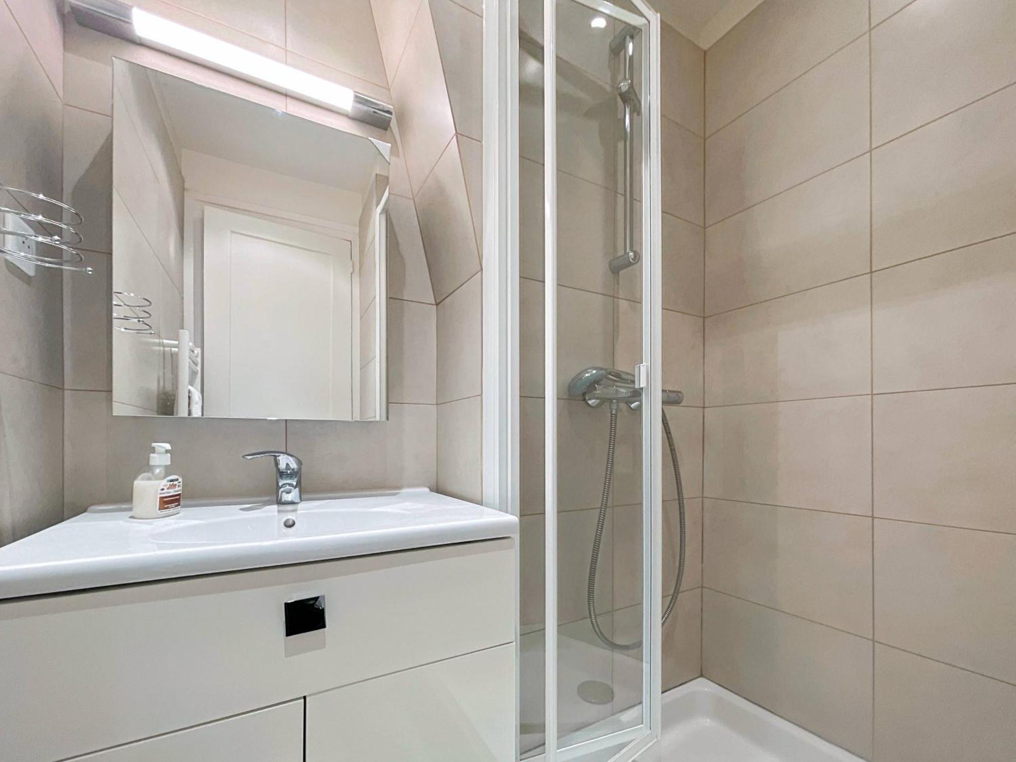 Homestay Luxury Flat & Eiffel Tower View Paris