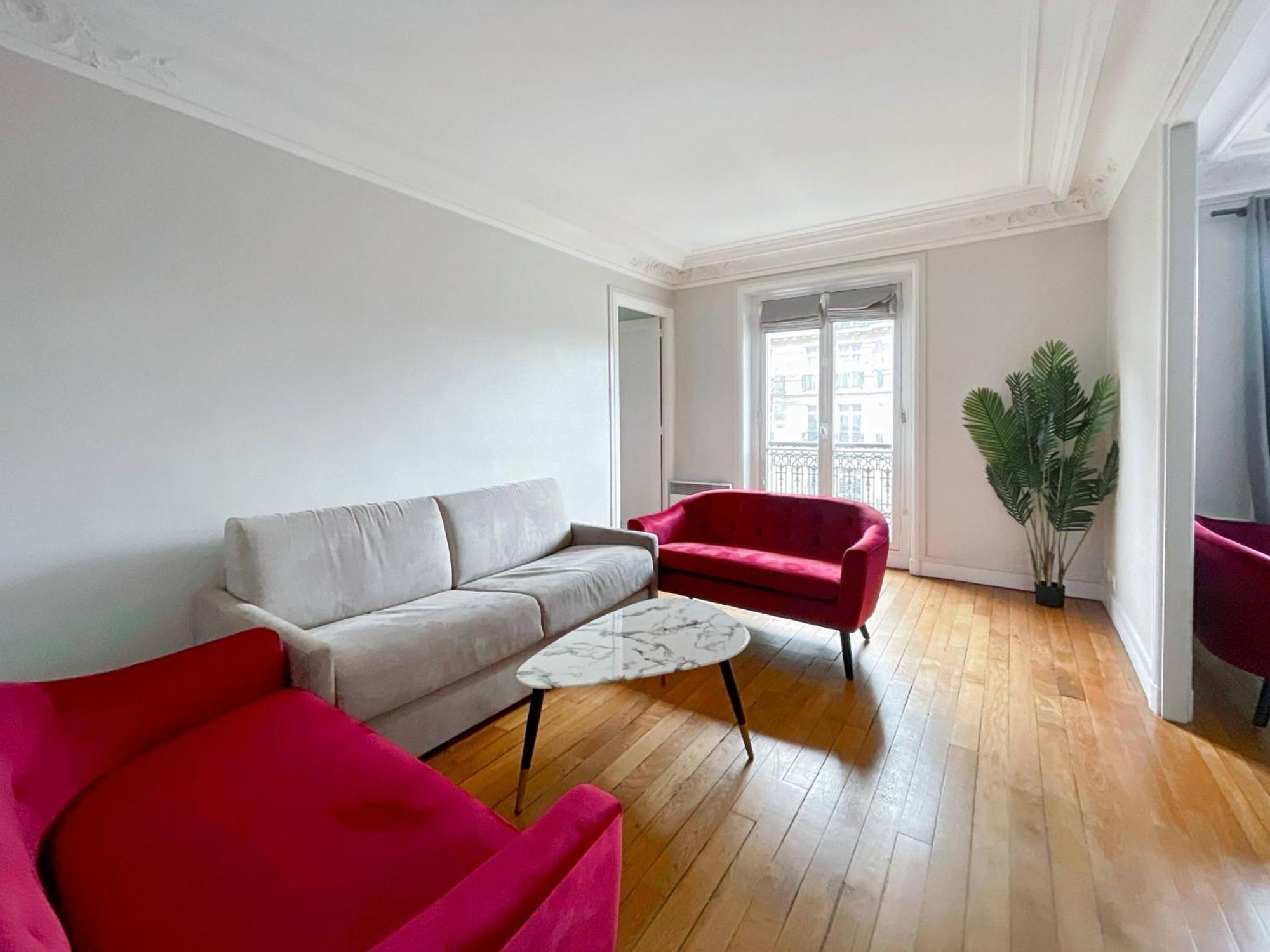 Luxury Flat & Eiffel Tower View Homestay *