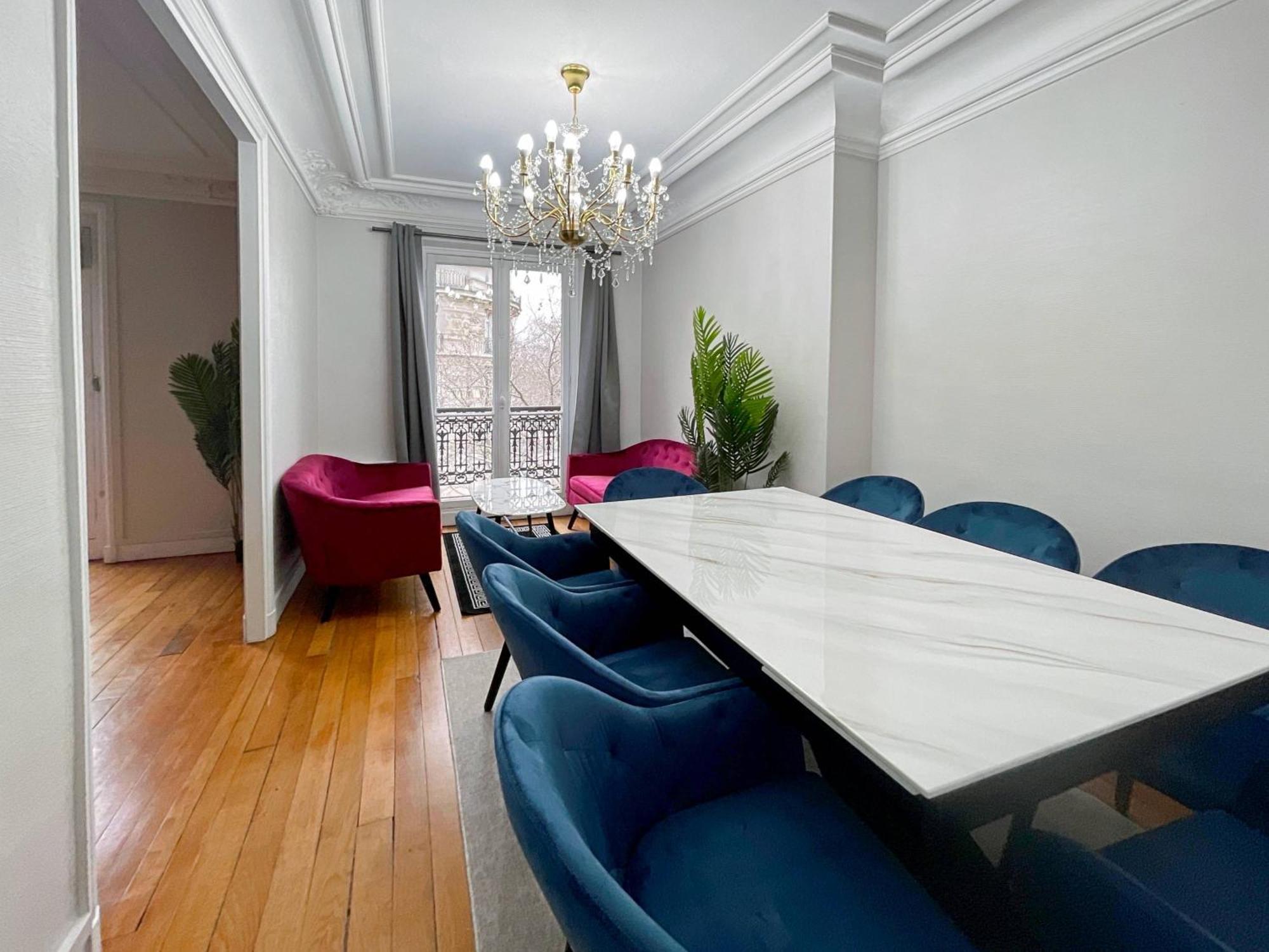 Luxury Flat & Eiffel Tower View Homestay Paris
