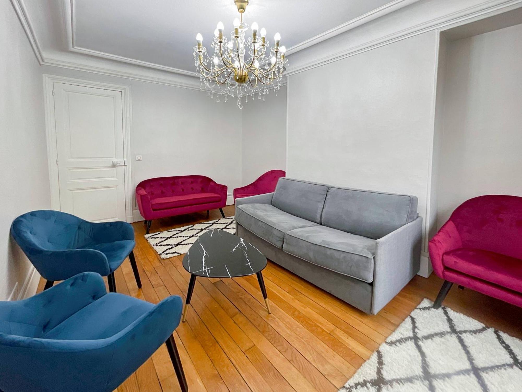 Luxury Flat & Eiffel Tower View Homestay *