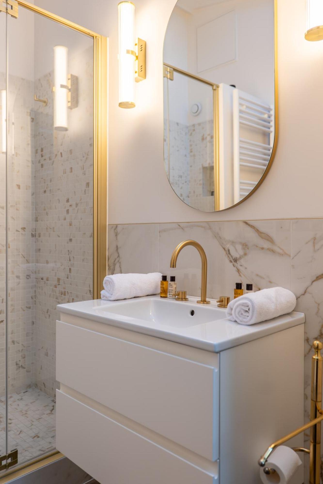 Veeve - A Story In Stone Apartment Paris