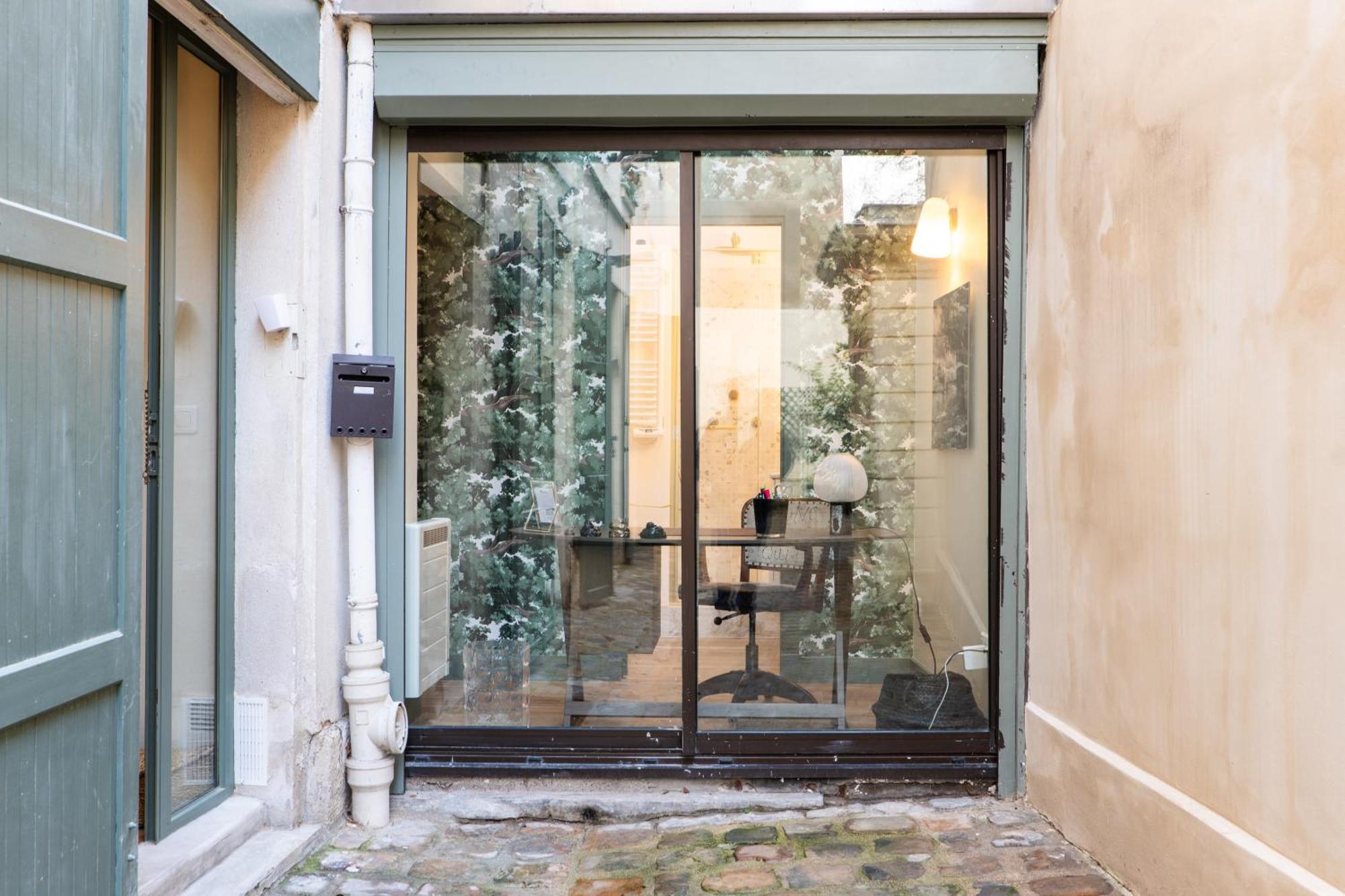 Veeve - A Story In Stone * Paris