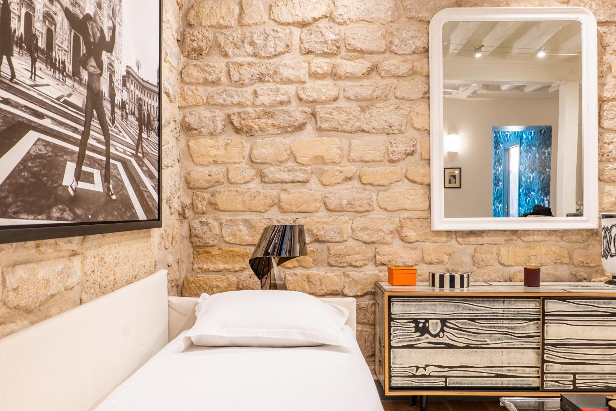 Apartment Veeve - A Story In Stone