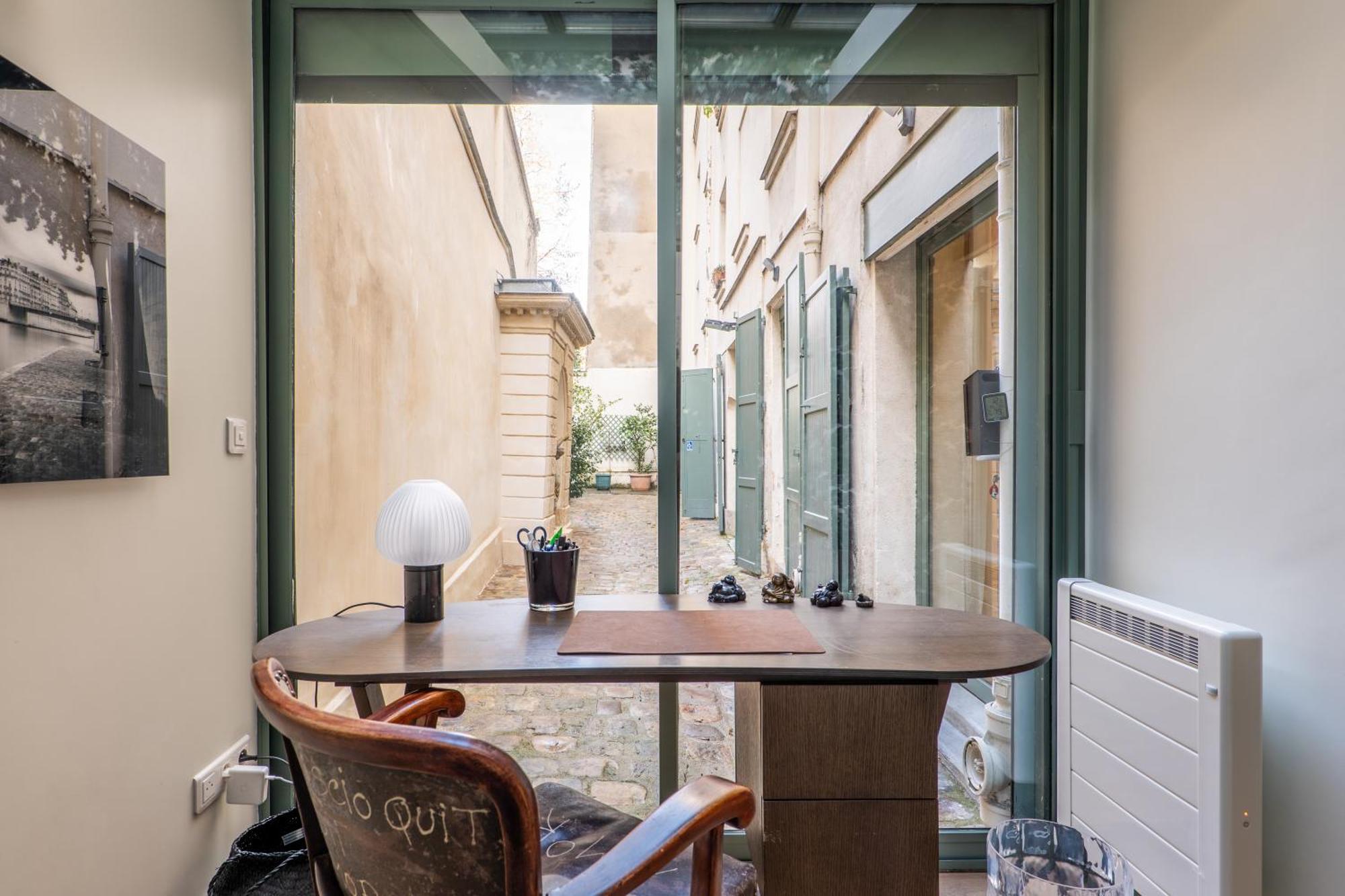 Veeve - A Story In Stone Apartment