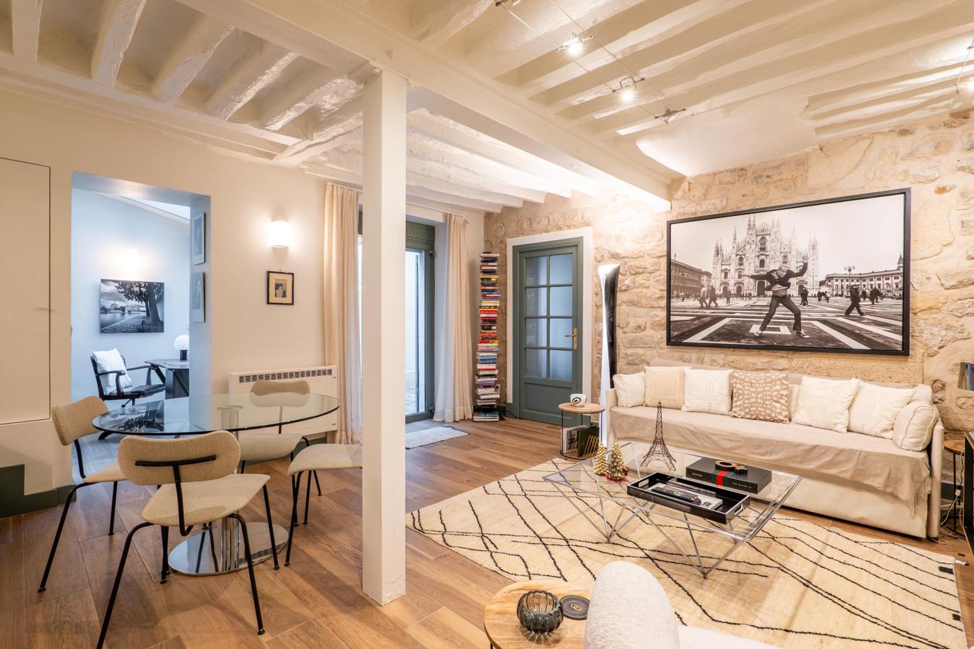 Veeve - A Story In Stone Apartment